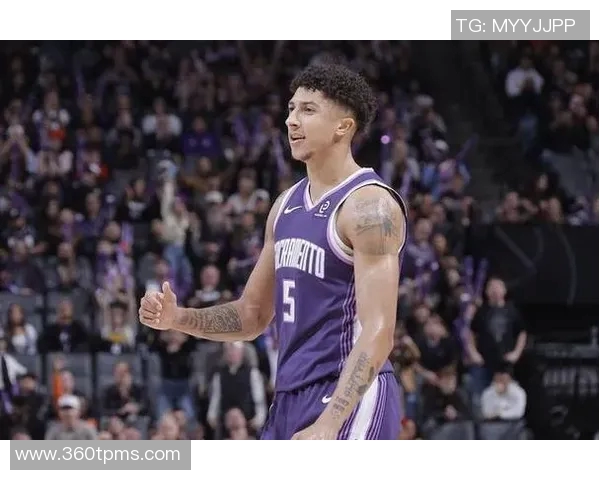 生涯新高!24号秀克利福德12中7拿到18分1板2助1帽 生涯新高!24号秀克利福德12中7拿到18分1板2助1帽